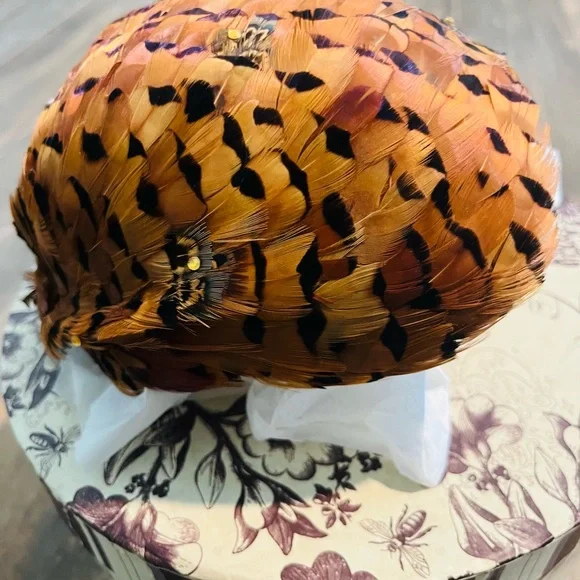 Elegant Pheasant Feathered Vintage 1950’s Women's Hat in Orange and Black - Picture 3 of 6